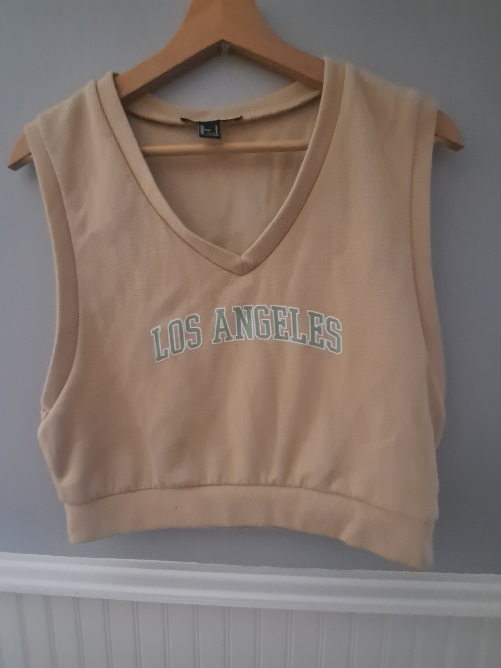 Forever 21 Beige 'Los Angeles' Cropped V-Neck Tank